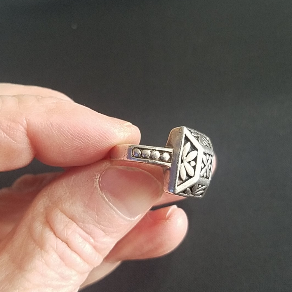 Silver ring - Picture 2 of 3